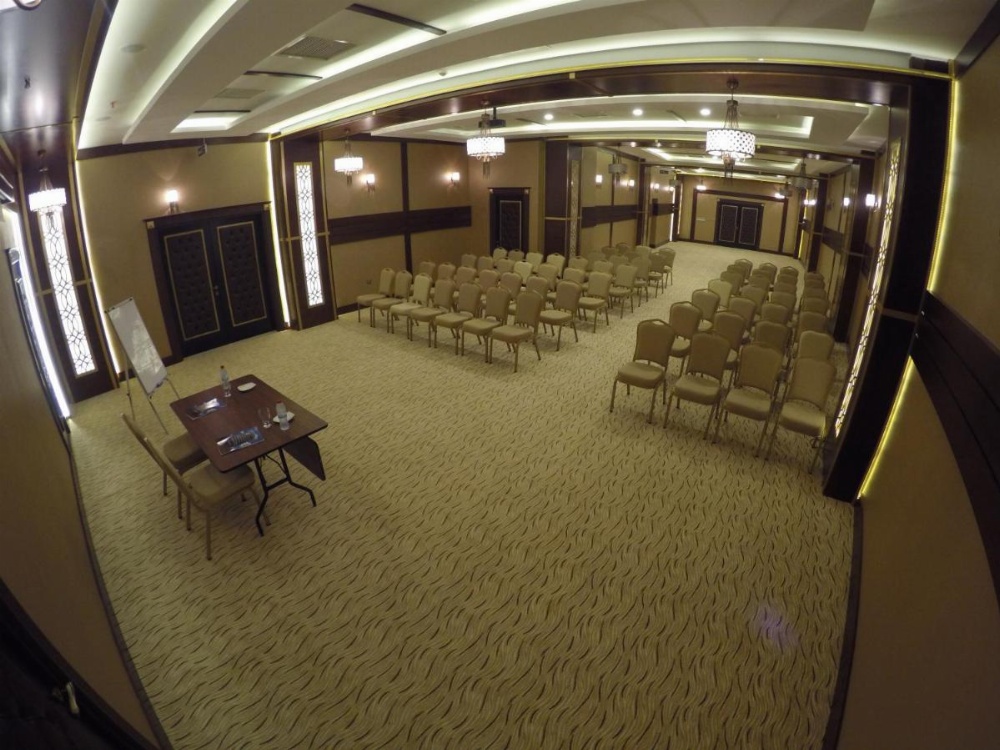 Yol ¿¿ Holiday Adana Otel